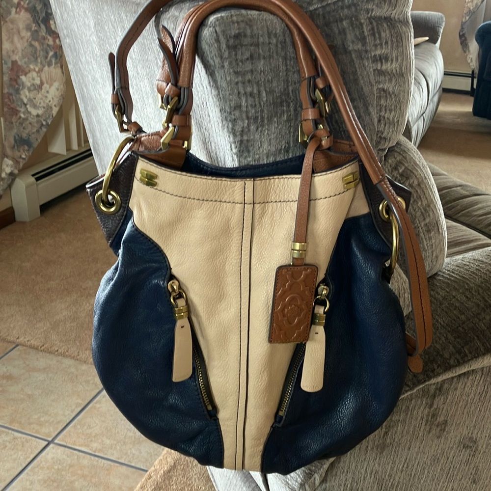 ORYANY LARGE TOTE
NAVY, CAMEL AND BROWN 
EXCELLENT CONDITION